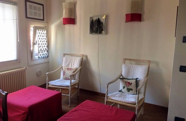 first floor, historical area, quiet, close to everything
