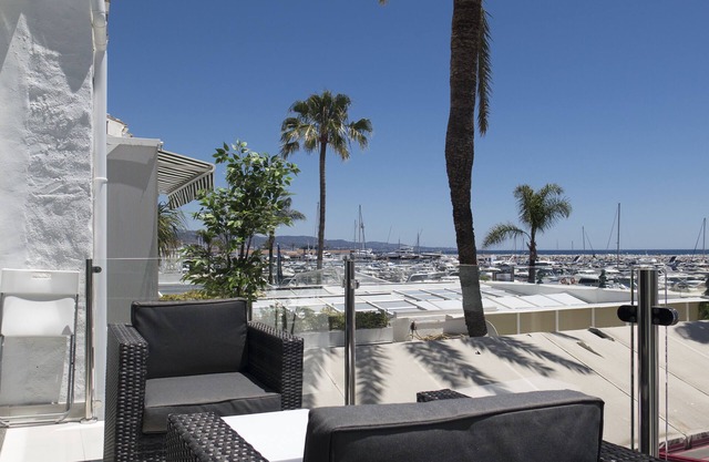 FIRST LINE PUERTO BANUS