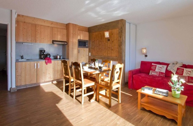 Fitness, swimming pool, parking, tv, 48m², Autrans