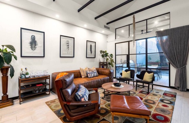 Fitzroy's 3BR Luxury Retreat