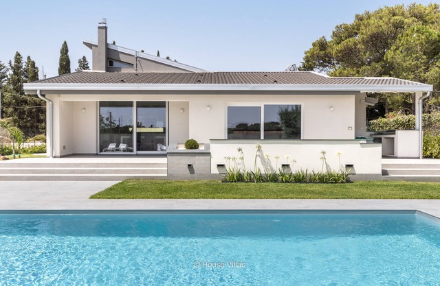FlaBen Luxury Villa - Two Bedroom Villa, Sleeps 4