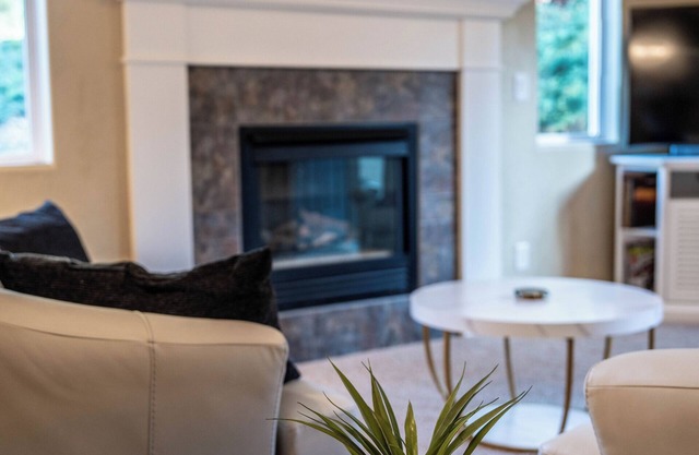 Flagstaff 4BR Forest Retreat | Walk to Trails & NAU