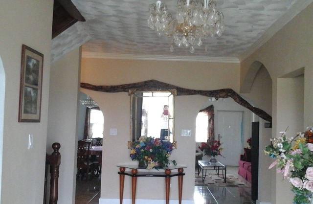Flamingo Beach Guest House: 7Br/7Ba - 9000 Square Feet! Great Ocean Views