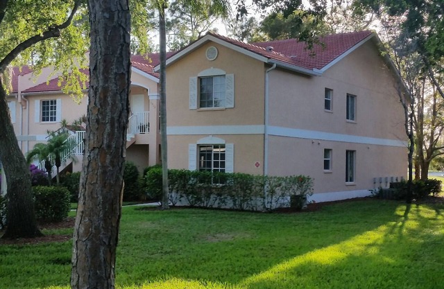 Flamingo Golf Course 13th Fairway 3 Bedroom, 2 Bath Condo in desirable Lely.