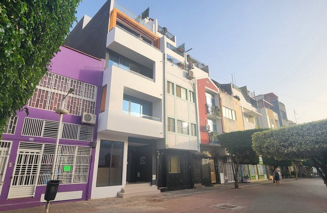 Flamingo Plateau. 1A Apt on Rua Pedonal. Praia Central Near cafes & shops