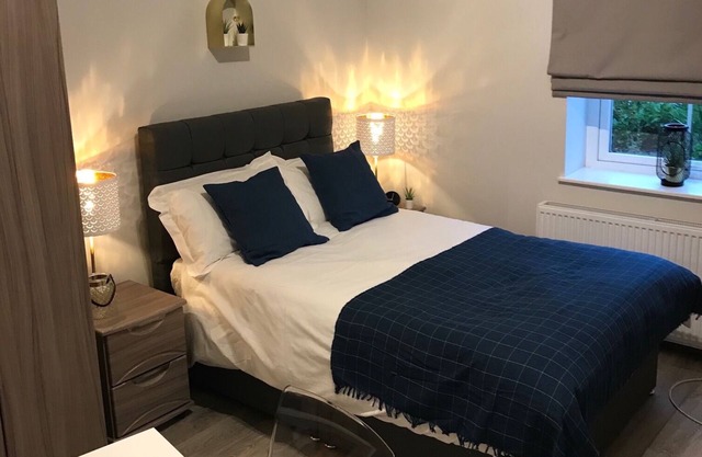 Flat 1 Helena House, 1-Bed, Sleeps 2, Garden