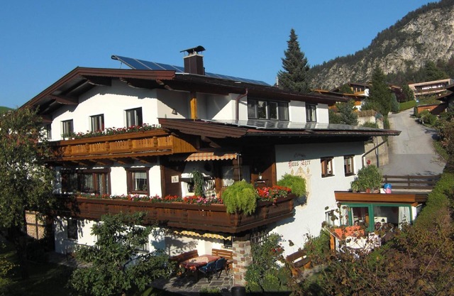 Flat "Ager am See" with a view of the water