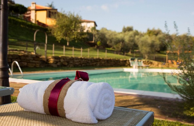 Flat in Lari, A/C, terrace, pool, restaurant, Wi-Fi, close to the village, Fr