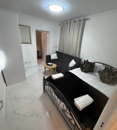 Flat near portobello market london