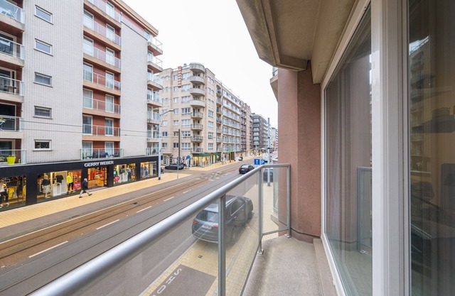 Flat near Zeedijk with Cozy Terrace