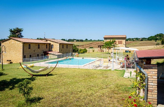 Flat with private veranda,shared pool,quiet location for a relaxing holiday,sl 6