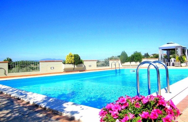 Flat with swimming pool