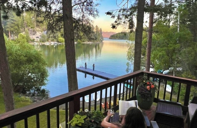 Flathead Lake Retreat ~ Wrap Yourself in Nature with All the Comforts of Home