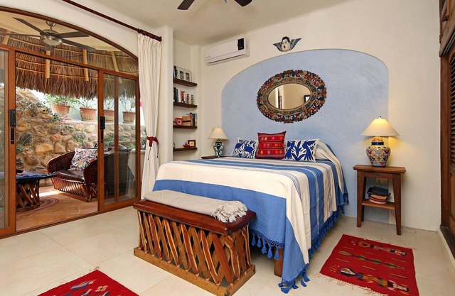 ❡ ❡ Flawlessly Executed pad, close to beach GREAT LOCATION ❡ ❡