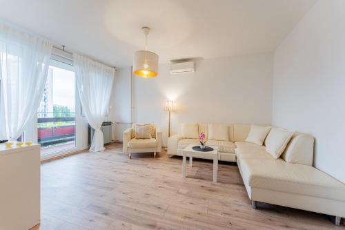 Flex SelfCheckIns 156 - Zagreb - Bedroom - Loggia