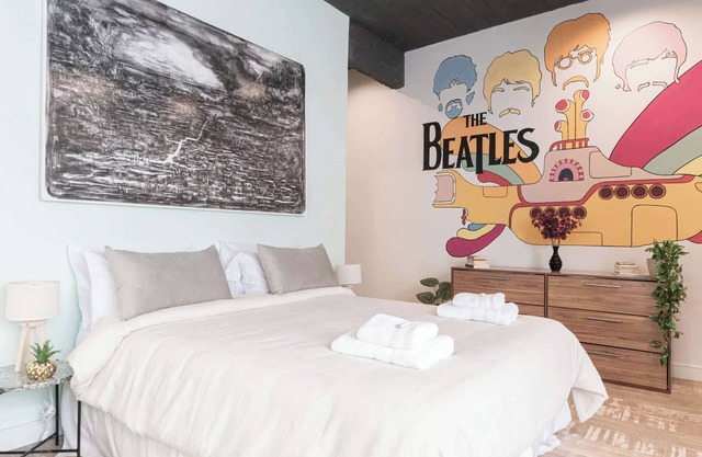 Fliphaus + ChicHaus - 9 Lux Units 36 pax