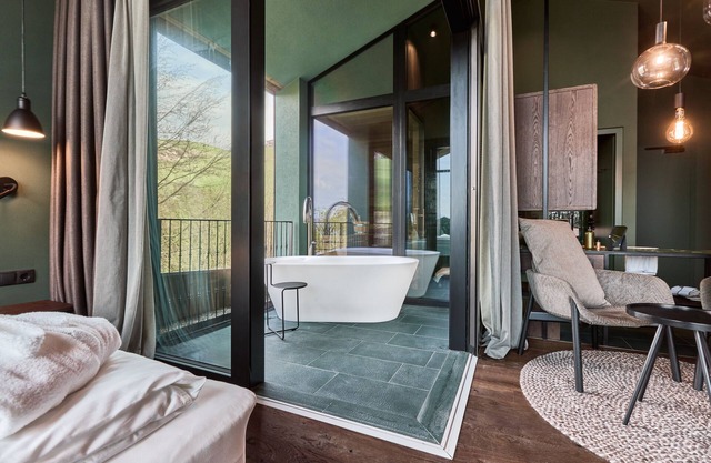 FLORIS GREEN SUITES