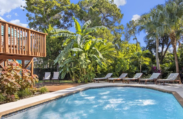 Floritas Key | Pet Friendly Home on Siesta Key w/ Large Heated Private Pool & Outdoor Area!