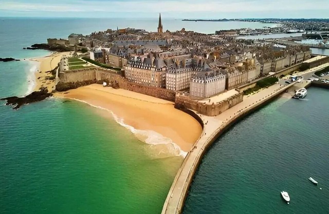 Flower Camping International de la Hallerais * - Standard Chalet 35m² - 2 bedrooms + uncovered terrace 6 people