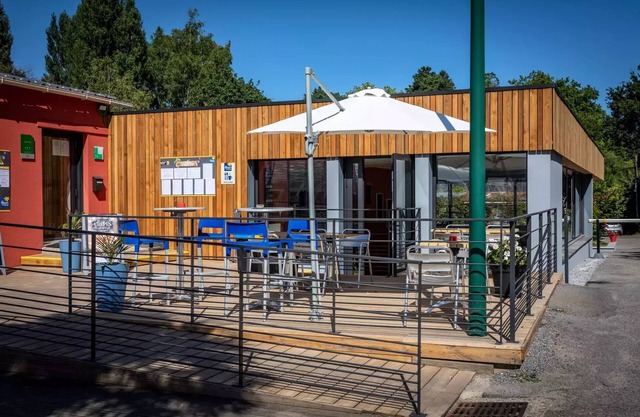 Flower Camping La Blanche Hermine * - Chalet Suscinio STANDARD 31m2 (2 bedrooms - 5 people) + Semi-covered terrace 5 people