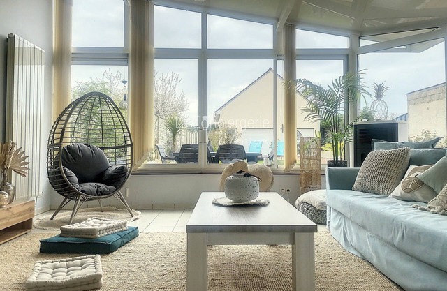 FM42 - À Ciel Ouvert. Maison avec grande veranda et jardin