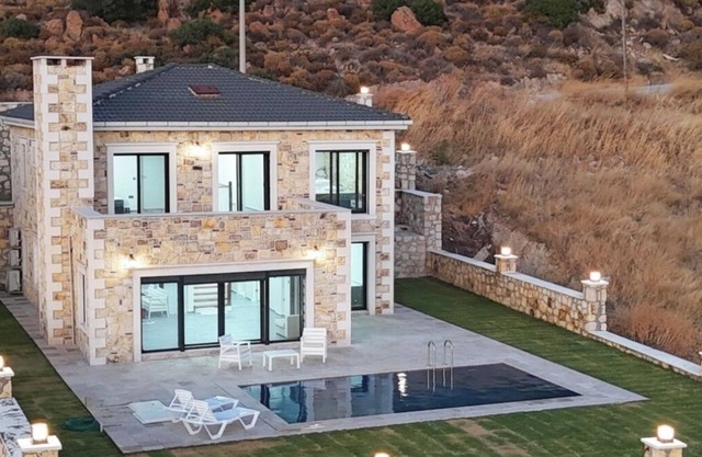 Foça Tas Villa