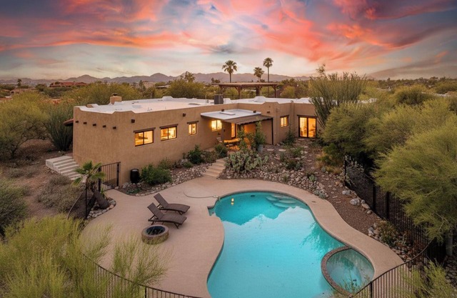 Foothills Beauty with Pool and Mountain Views/Calle Bosque