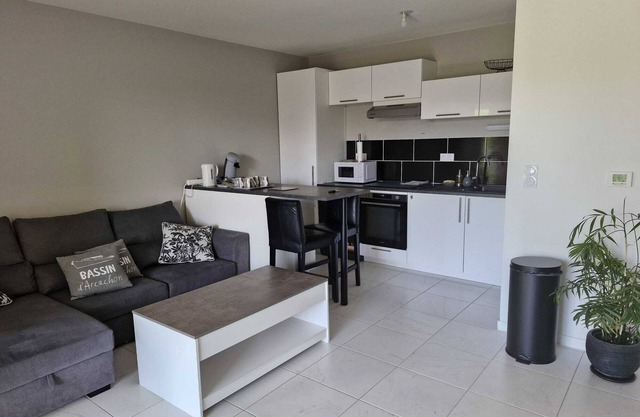 For rent furnished apartment Floirac 2 bedrooms secure residence private parking