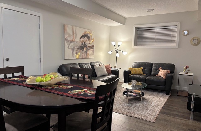 “Forest Heights Gem ✨ 2BR Modern Suite | Near Expo, Downtown & River Valley”