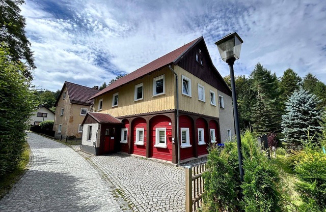 Forest holiday home Dunja with sauna, whirlpool, right on the edge of the forest, climbing rocks