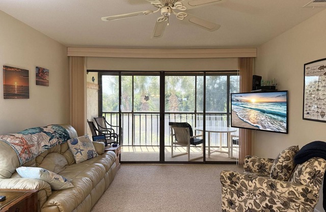 Forest Park – 2BR with Pool, Tennis & Clubhouse