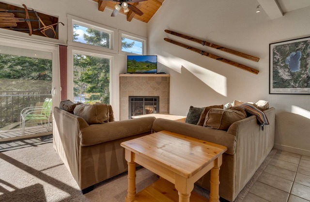 Forest Retreat: 3 BR, 2 BA Townhouse in Carnelian Bay, Sleeps 8