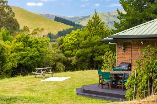 Forest View - Spacious & private full home retreat
