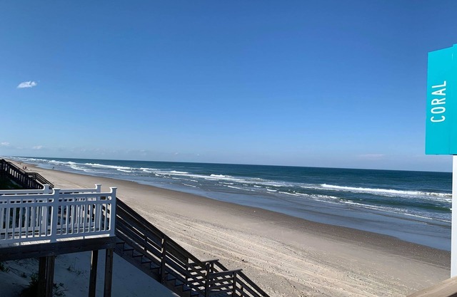 Forget Me Knot Corolla Oceanside, 5 min walk to ocean, views, private, clean