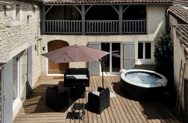 Former stable renovated for 8 people near the caves of Lascaux Périgord Noir