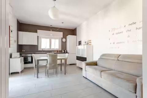 Forum-San Siro Moderno Attico con WIFI e AC