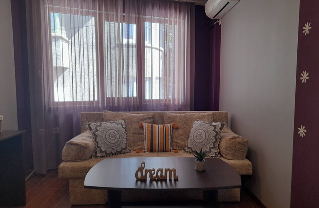 Fotiadis boutique purple room