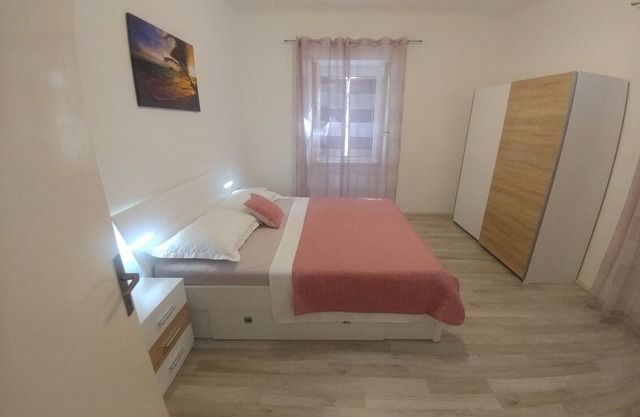 Four-bedroom apartment near beach Cove Vela Stiniva, Hvar (A-19895-a)