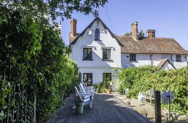 Four Bedroom Holiday House Bembridge - 200 Yards From Beach - Good Reviews.