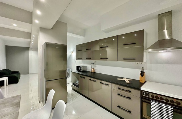 Four Seasons - The White Queen House