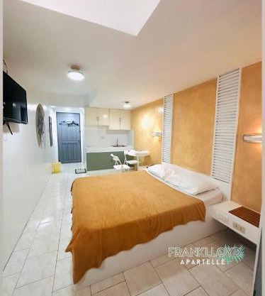 Frank Lloyd Apartelle