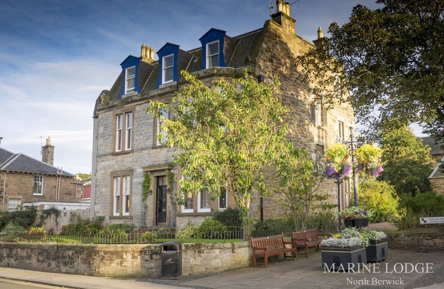 "Fraser's", Marine Lodge, Big 2 Bed, Ground Floor, Parking, "Fore" Golfers Too !