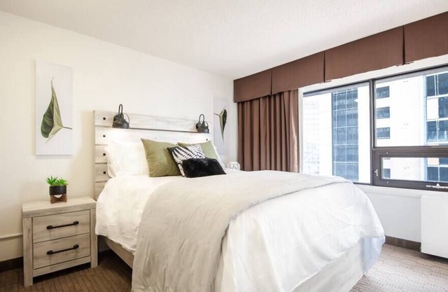 Free Parking and Wi-Fi! Luxury Studio Suite