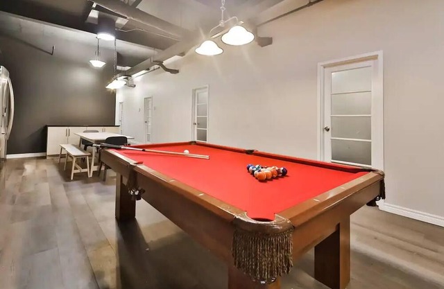 FREE PARKING ✸ UNIQUE ❤ of City ✸ Pool Table ✸ - Superhost on Airbnb