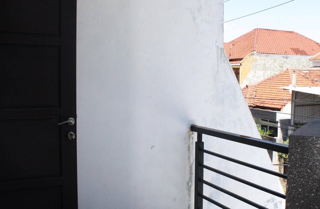 Free Parking, WIFI, Netflix, Spacious Downtown 0.9km to Tunjungan Plaza - ROOM 1