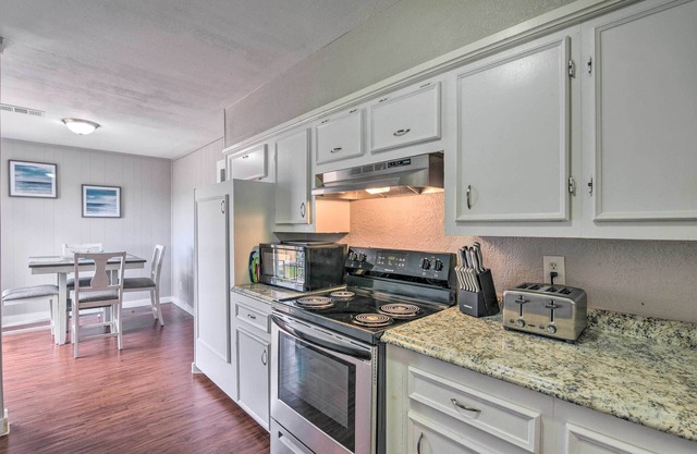 Freeport Home: Gas Grill, Fire Pit & Patio!