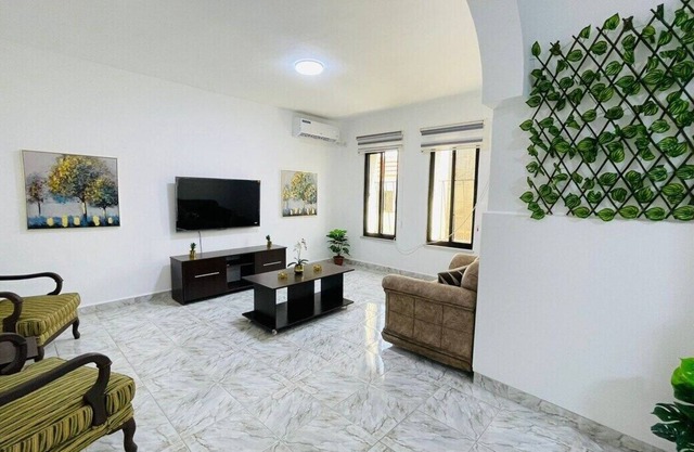 Fresh Remodel Apt with New AC