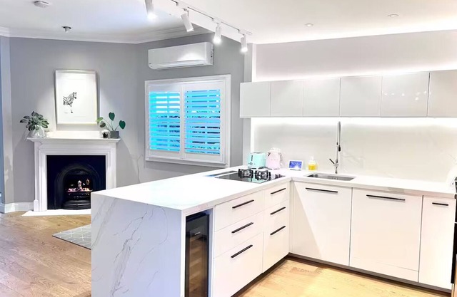 Freshwater Beach Family Escape