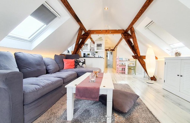 Friendly Home - "Helles Dachstudio" Köln Bonn Phantasialand