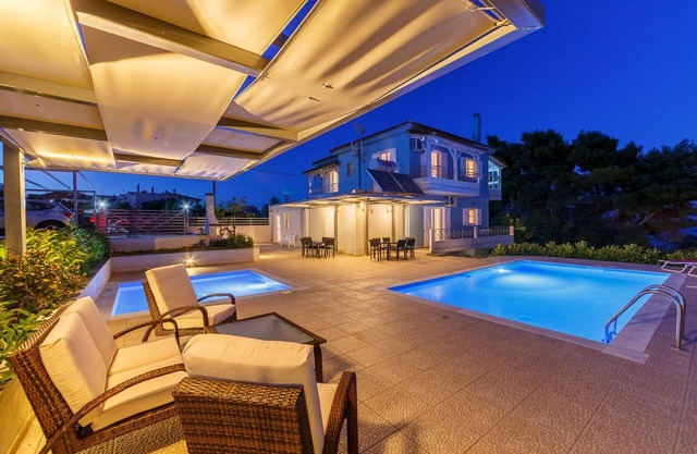Friends & Family House near the beach with two swimming pools (one for children)